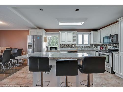 1326 Consort Crescent, Burlington, ON - Indoor Photo Showing Kitchen With Upgraded Kitchen