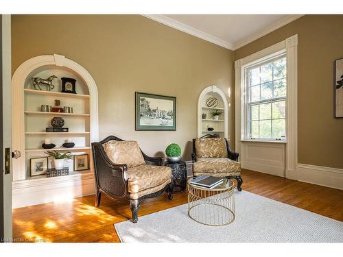 30 South Street W, Dundas, ON - Indoor Photo Showing Living Room