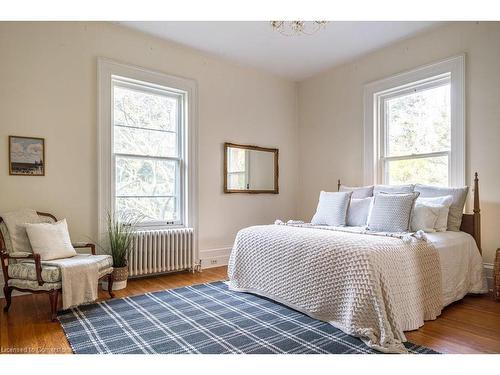 30 South Street W, Dundas, ON - Indoor Photo Showing Bedroom