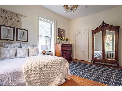 30 South Street W, Dundas, ON - Indoor Photo Showing Bedroom