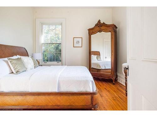 30 South Street W, Dundas, ON - Indoor Photo Showing Bedroom