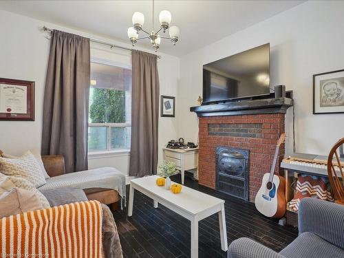 529 Wentworth Street N, Hamilton, ON - Indoor Photo Showing Living Room With Fireplace