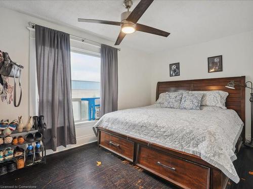 529 Wentworth Street N, Hamilton, ON - Indoor Photo Showing Bedroom