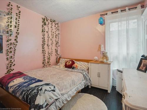 529 Wentworth Street N, Hamilton, ON - Indoor Photo Showing Bedroom