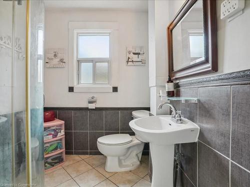 529 Wentworth Street N, Hamilton, ON - Indoor Photo Showing Bathroom