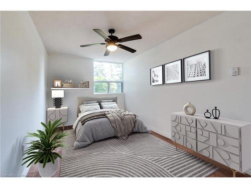 109-700 Dynes Road, Burlington, ON - Indoor Photo Showing Bedroom