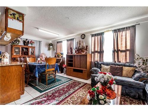 1295 Cannon Street E, Hamilton, ON - Indoor Photo Showing Living Room