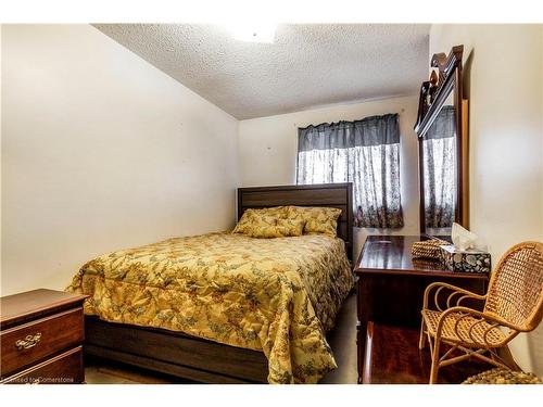 1295 Cannon Street E, Hamilton, ON - Indoor Photo Showing Bedroom