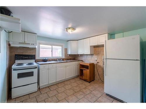 26 Huron Street, Hamilton, ON - Indoor Photo Showing Kitchen With Double Sink