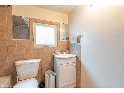 26 Huron Street, Hamilton, ON - Indoor Photo Showing Bathroom