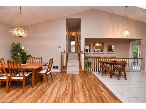 282 Winterberry Drive, Stoney Creek, ON - Indoor Photo Showing Dining Room