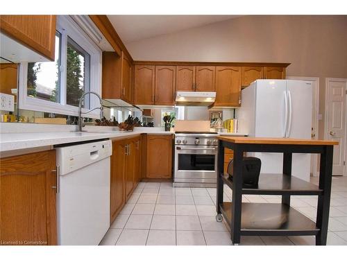 282 Winterberry Drive, Stoney Creek, ON - Indoor Photo Showing Kitchen