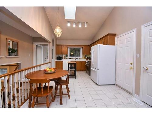 282 Winterberry Drive, Stoney Creek, ON - Indoor Photo Showing Dining Room