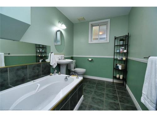 282 Winterberry Drive, Stoney Creek, ON - Indoor Photo Showing Bathroom