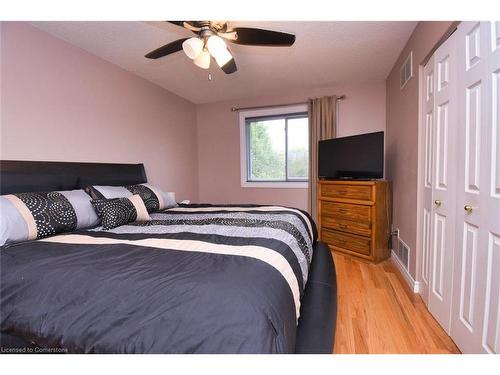 282 Winterberry Drive, Stoney Creek, ON - Indoor Photo Showing Bedroom