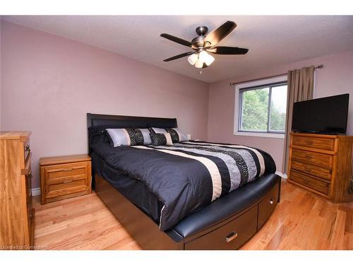 282 Winterberry Drive, Stoney Creek, ON - Indoor Photo Showing Bedroom