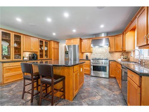 18 Westie Road, Brantford, ON - Indoor Photo Showing Kitchen With Upgraded Kitchen