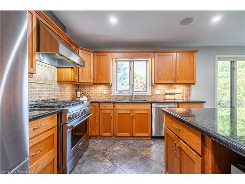 18 Westie Road, Brantford, ON - Indoor Photo Showing Kitchen