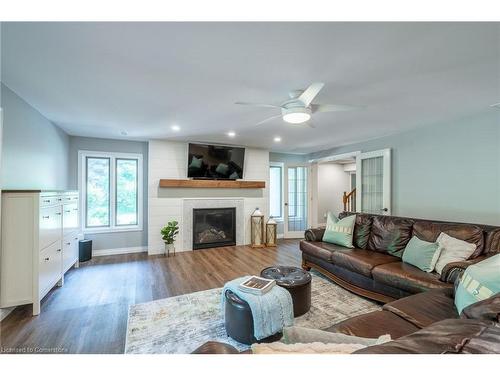 18 Westie Road, Brantford, ON - Indoor Photo Showing Living Room With Fireplace