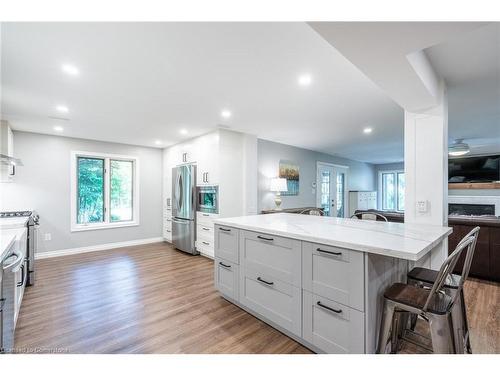 18 Westie Road, Brantford, ON - Indoor Photo Showing Kitchen With Upgraded Kitchen