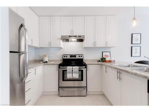 9 Lakewalk Drive, Stoney Creek, ON - Indoor Photo Showing Kitchen With Double Sink With Upgraded Kitchen