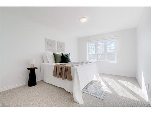 9 Lakewalk Drive, Stoney Creek, ON - Indoor Photo Showing Bedroom