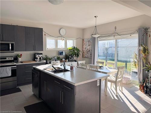 9320 White Oak Avenue, Niagara Falls, ON - Indoor Photo Showing Kitchen