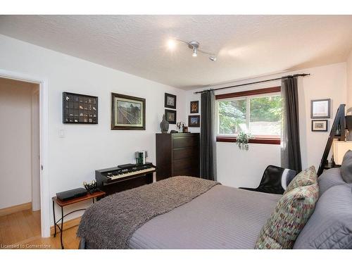 341 Clarendon Drive, Ancaster, ON - Indoor Photo Showing Bedroom