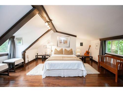 341 Clarendon Drive, Ancaster, ON - Indoor Photo Showing Bedroom