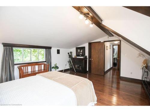 341 Clarendon Drive, Ancaster, ON - Indoor Photo Showing Bedroom