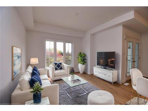 88-677 Park Road N, Brantford, ON - Indoor Photo Showing Living Room