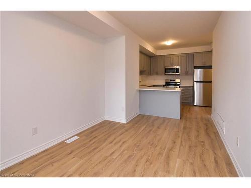 88-677 Park Road N, Brantford, ON - Indoor Photo Showing Kitchen