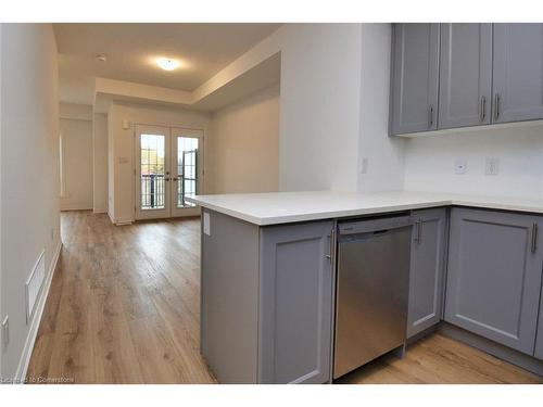 88-677 Park Road N, Brantford, ON - Indoor Photo Showing Kitchen