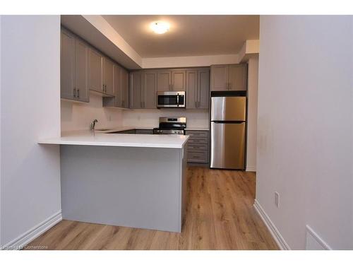 88-677 Park Road N, Brantford, ON - Indoor Photo Showing Kitchen