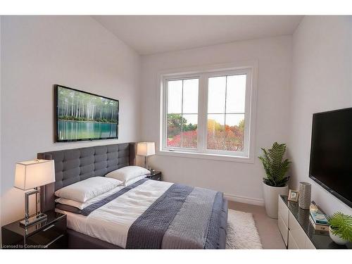 88-677 Park Road N, Brantford, ON - Indoor Photo Showing Bedroom