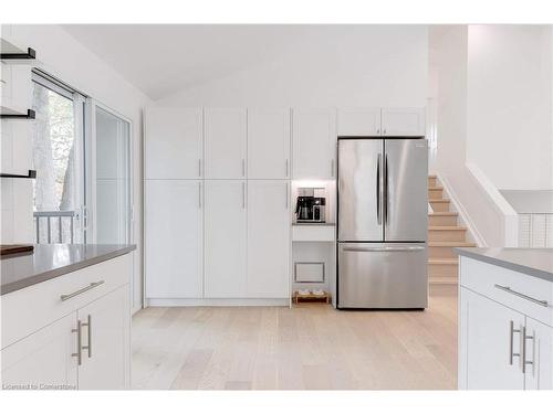 627 Mullin Way, Burlington, ON - Indoor Photo Showing Kitchen