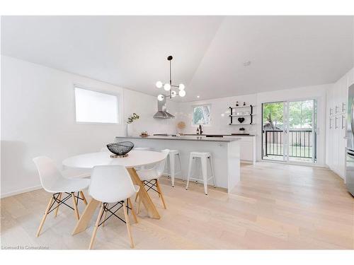 627 Mullin Way, Burlington, ON - Indoor Photo Showing Dining Room