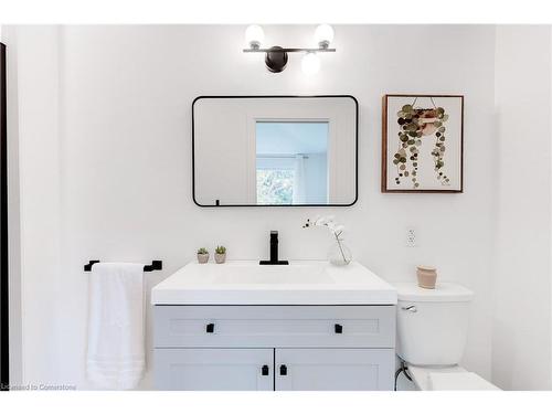 627 Mullin Way, Burlington, ON - Indoor Photo Showing Bathroom