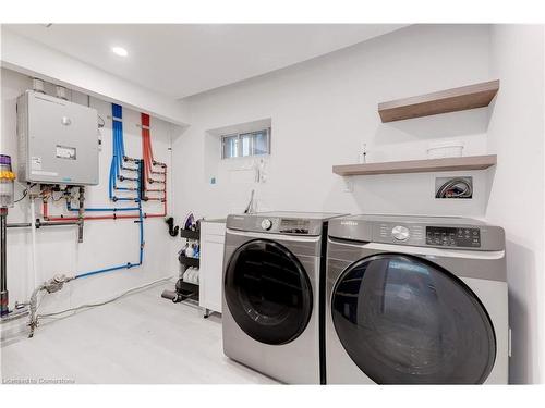 627 Mullin Way, Burlington, ON - Indoor Photo Showing Laundry Room