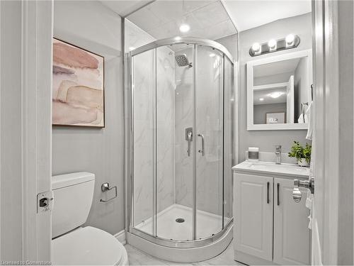 330 Dieppe Street, Welland, ON - Indoor Photo Showing Bathroom