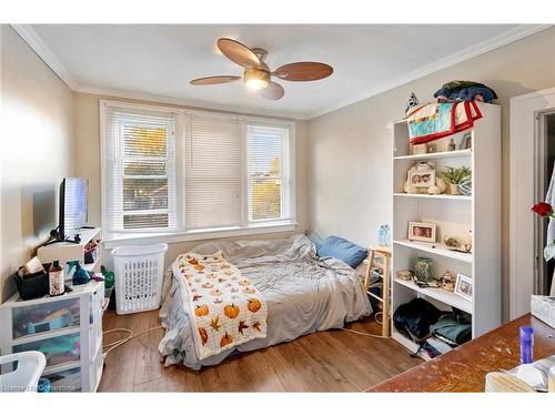 2284 Fraser Avenue, Windsor, ON - Indoor Photo Showing Bedroom