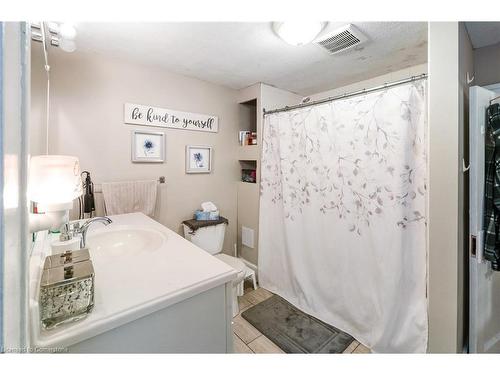 2284 Fraser Avenue, Windsor, ON - Indoor Photo Showing Bathroom