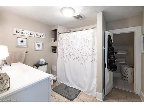 2284 Fraser Avenue, Windsor, ON - Indoor Photo Showing Bathroom