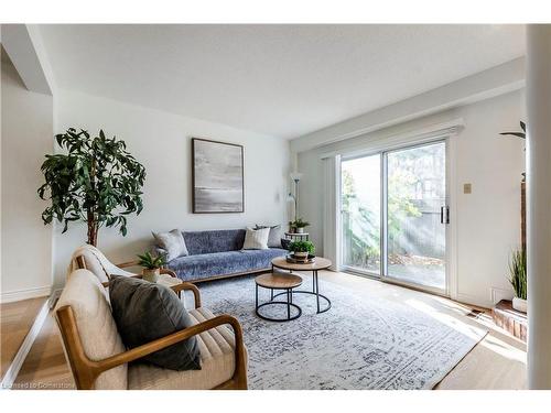 56-3050 Orleans Road, Mississauga, ON - Indoor Photo Showing Living Room