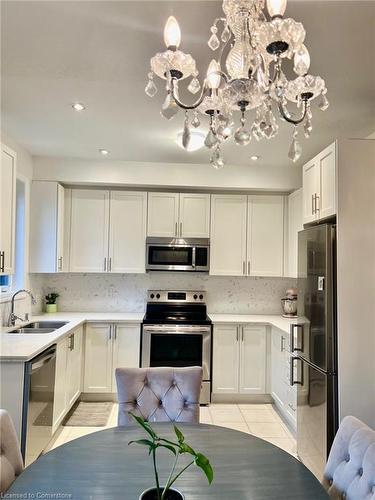 27-290 Barton Street W, Hamilton, ON - Indoor Photo Showing Kitchen With Double Sink