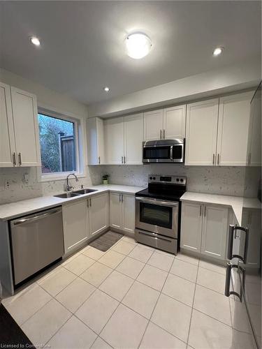 27-290 Barton Street W, Hamilton, ON - Indoor Photo Showing Kitchen With Double Sink