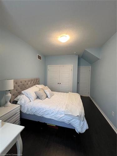 27-290 Barton Street W, Hamilton, ON - Indoor Photo Showing Bedroom