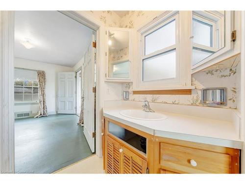 80 South Drive, St. Catharines, ON - Indoor Photo Showing Bathroom