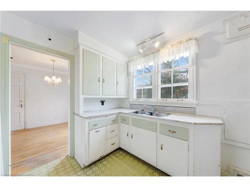 80 South Drive, St. Catharines, ON - Indoor Photo Showing Kitchen With Double Sink