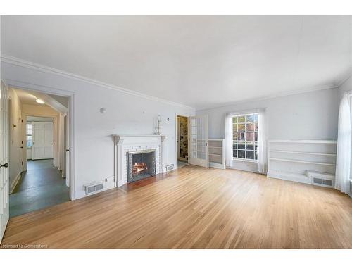 80 South Drive, St. Catharines, ON - Indoor Photo Showing Living Room With Fireplace